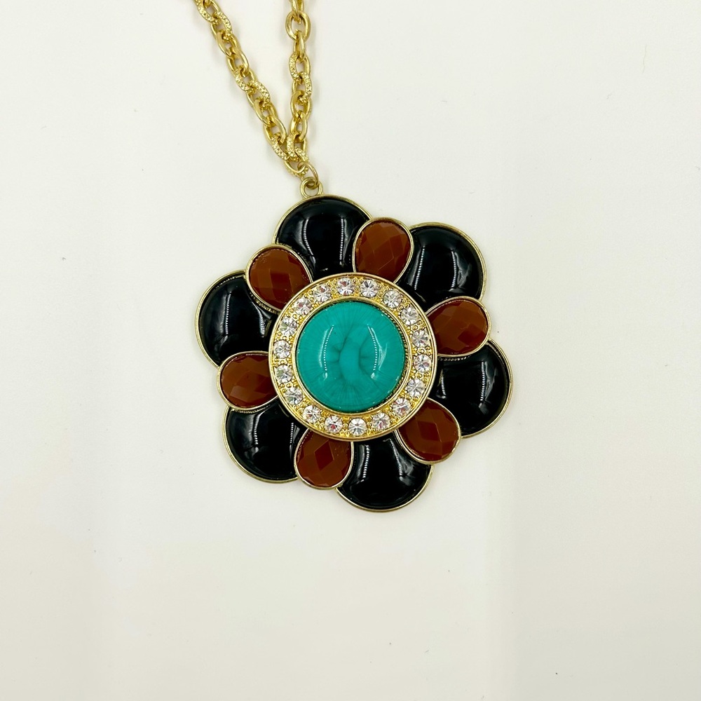 Flower Medallion Gem 💎 Necklace